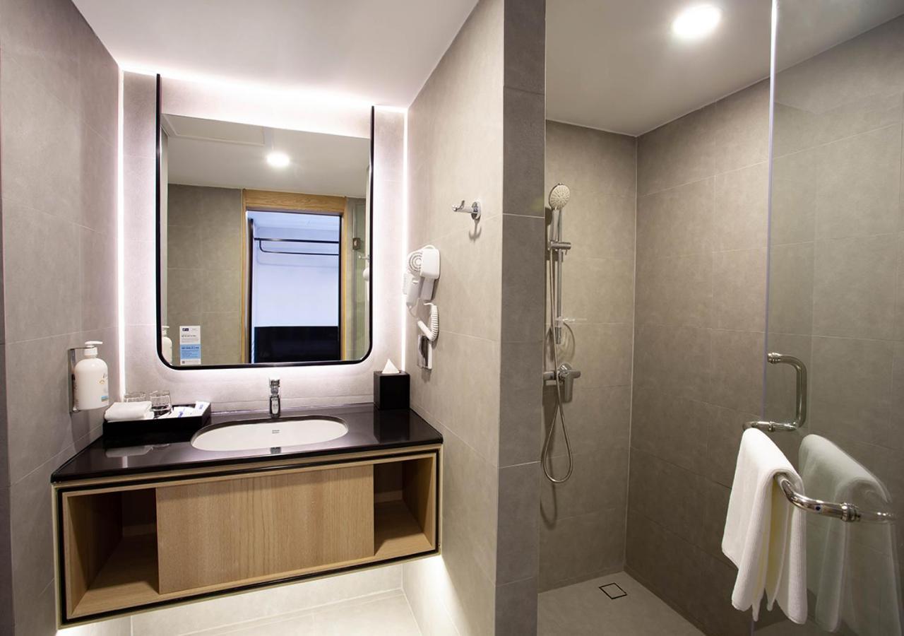 Holiday Inn Express & Suites Bangkok Central Pier By Ihg Exterior foto
